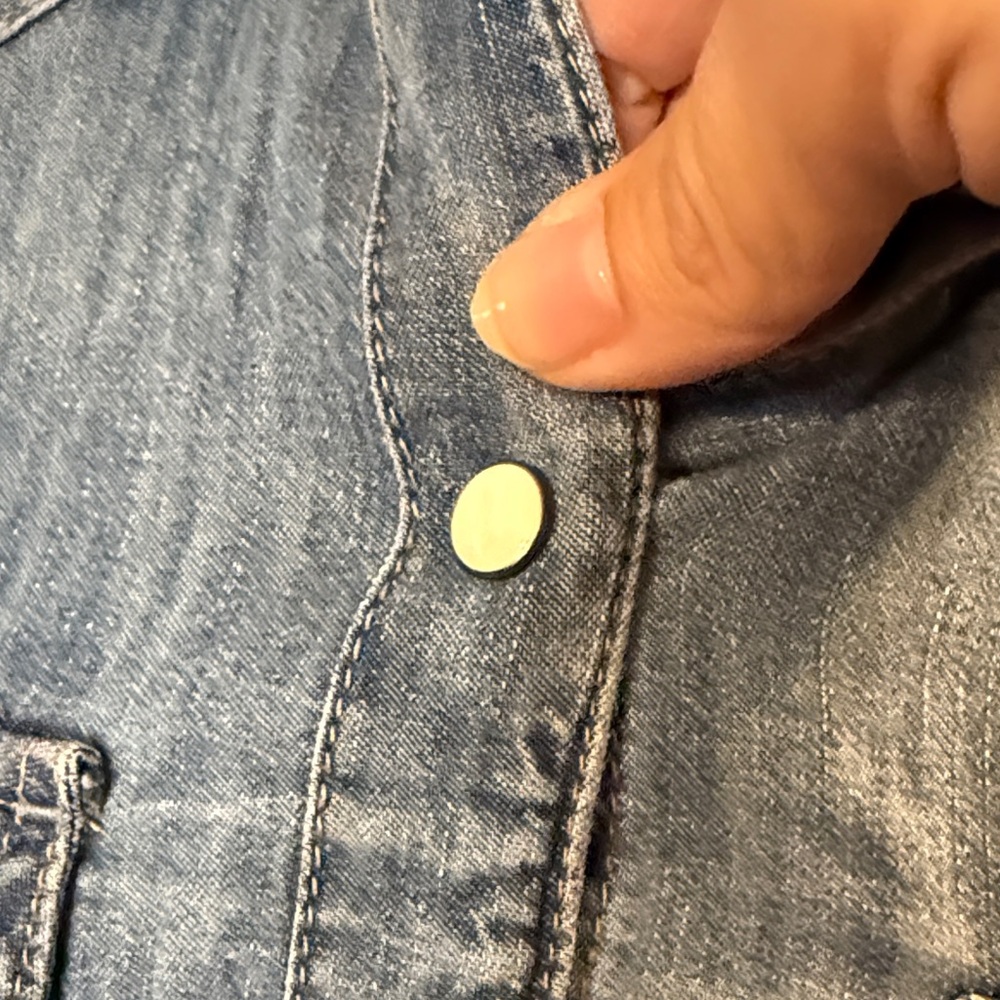 GAP Denim Light Blue Button-Up Shirt - Picture 4 of 5